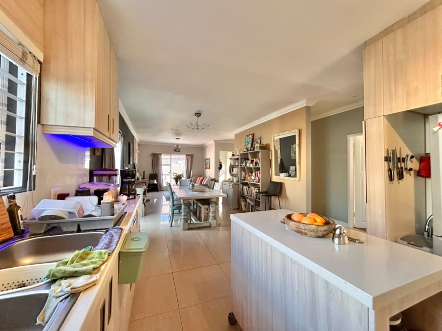 To Let 4 Bedroom Property for Rent in Plumstead Western Cape